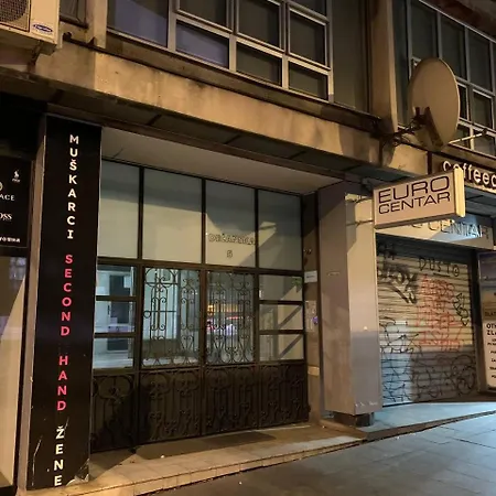 Need Is Just Around The Corner Apartamento